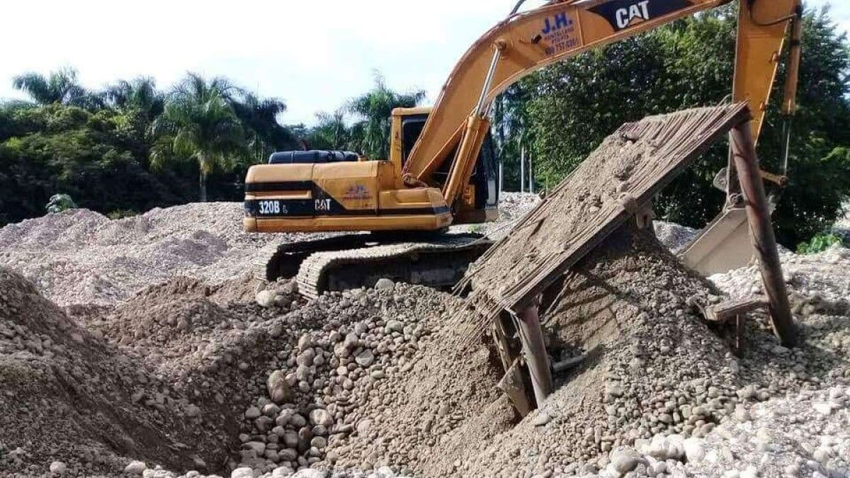 Medio Ambiente refuerza medidas contra extracción ilegal de arena en ríos