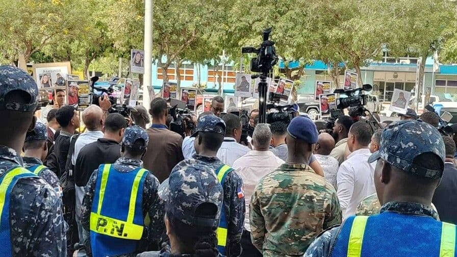 Familiares exigen investigación por muerte de detenido en San Cristóbal