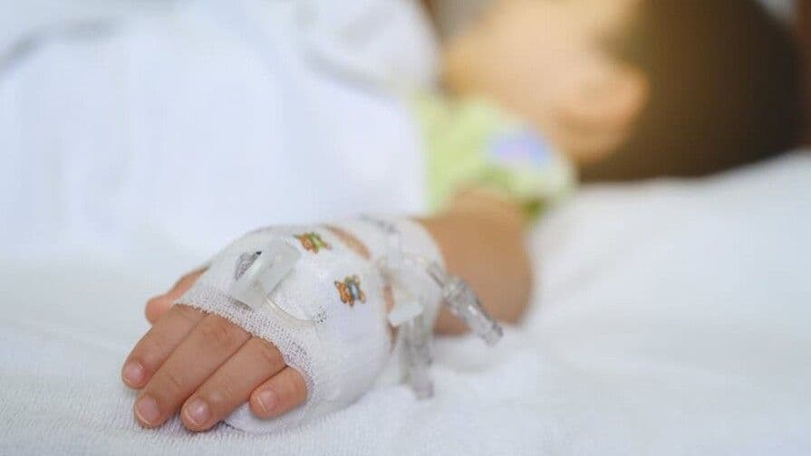 Niño dominicano recibe trasplante parcial de corazón en Florida