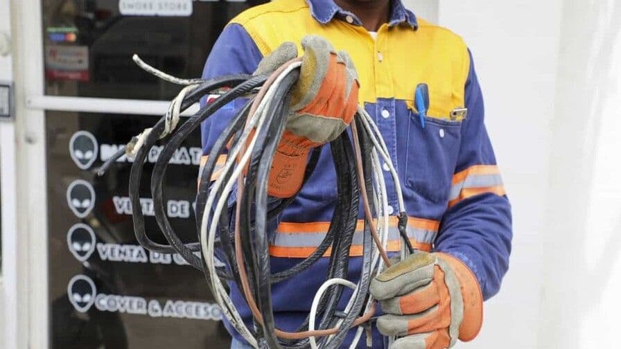 Solicitan juicio contra Toxic Crow y otros por fraude eléctrico