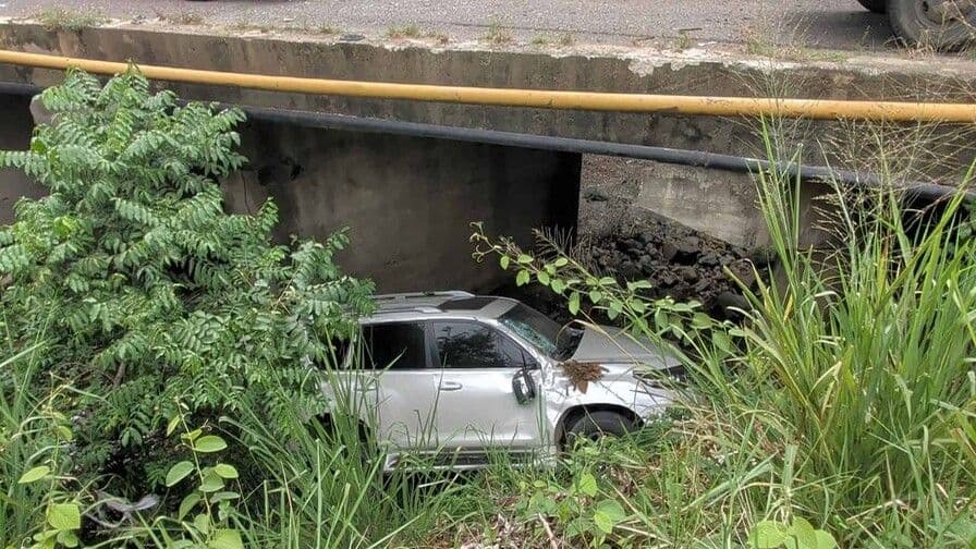 Gobernadora de Dajabón sufre accidente en puente de Bánica