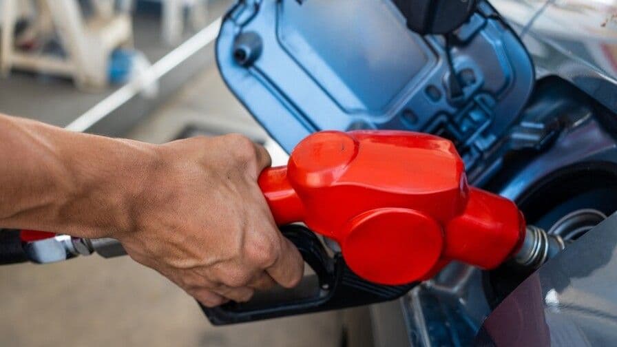 Aumento en precios de gasolina y gasoil regular en agosto