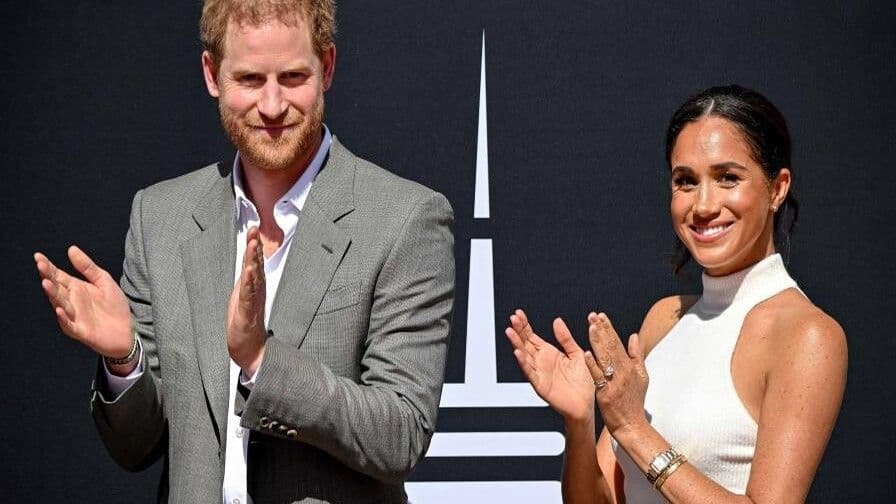 Harry y Meghan planean regresar al Reino Unido con sus hijos