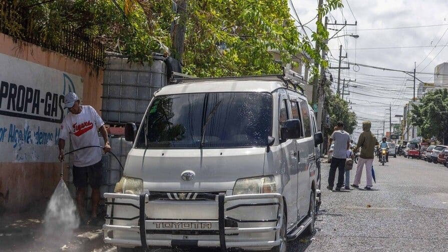 Regulación del lavado de vehículos en Santo Domingo Este