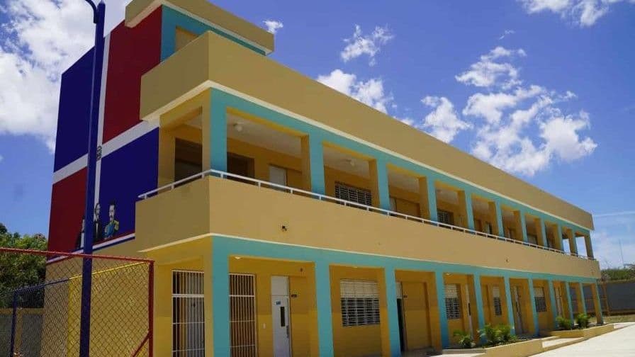 Implementación de mochilas transparentes en escuelas para combatir la violencia
