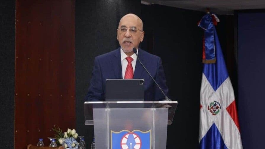 Aníbal de Castro aboga por un periodismo fortalecido ante la inteligencia artificial
