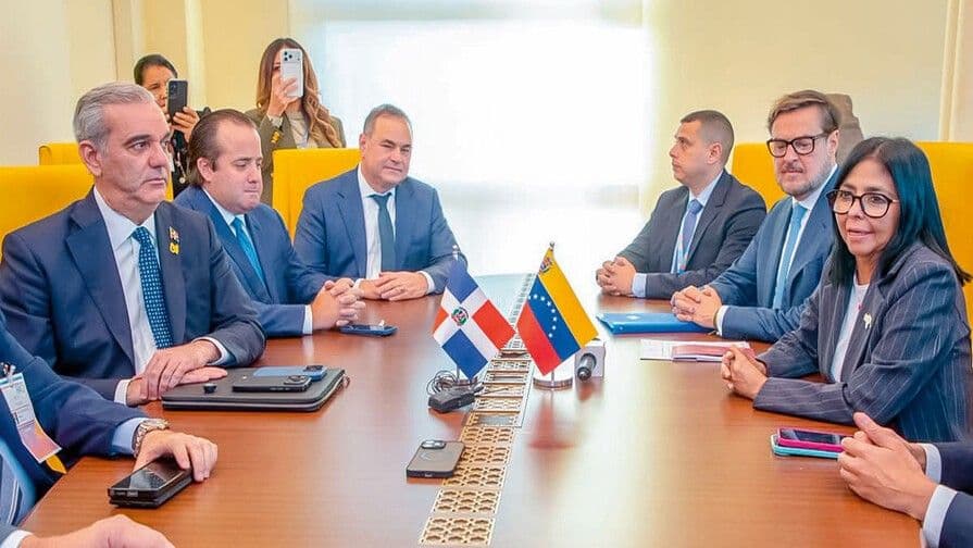 Abinader explora compra de combustibles a Venezuela