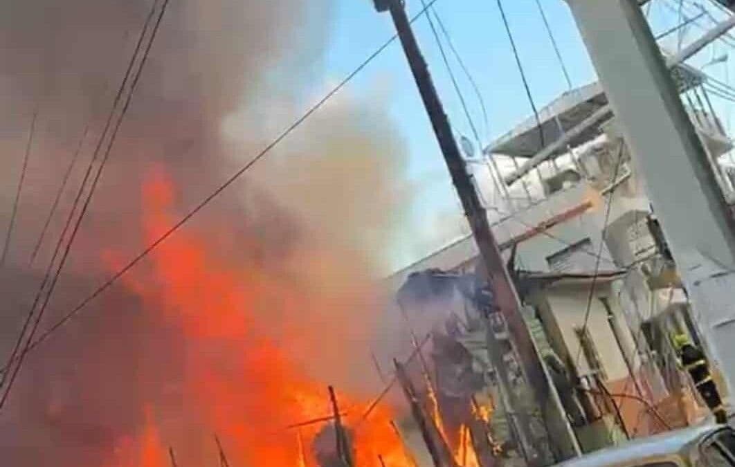 Incendio destruye cinco viviendas en Pueblo Nuevo, Santiago