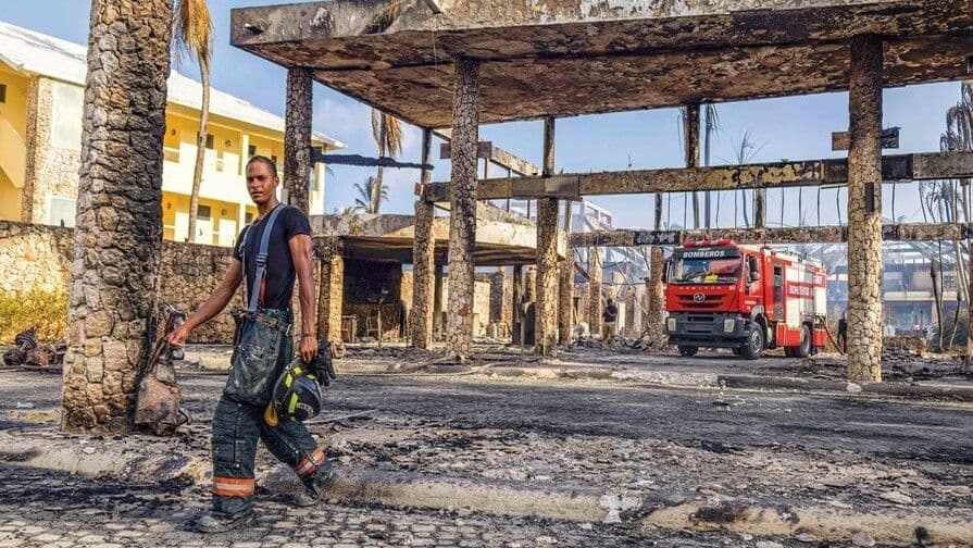 Incendio en hotel de Bayahíbe deja una víctima mortal y cientos de evacuados