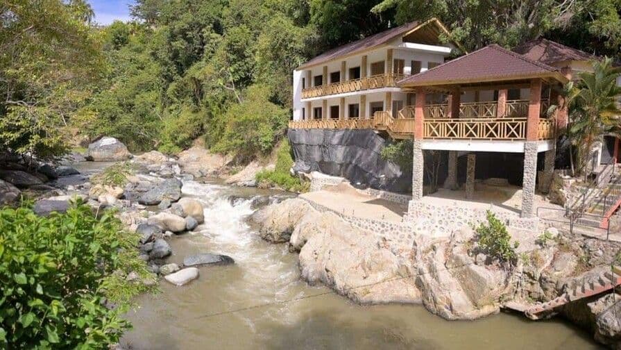 Intervención por construcciones ilegales en el río Yaque del Norte