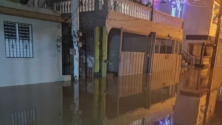 Inundaciones en Santiago afectan 150 viviendas por lluvias intensas