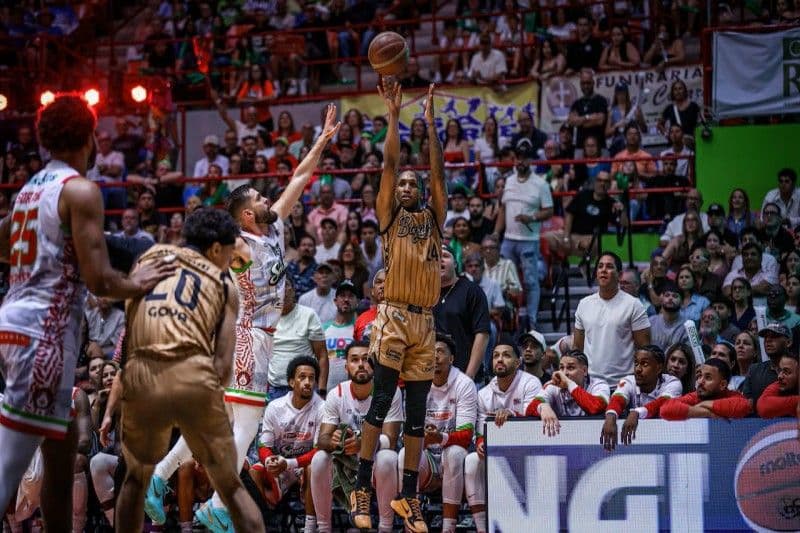 Vaqueros y Santeros disputan el control de la final del BSN