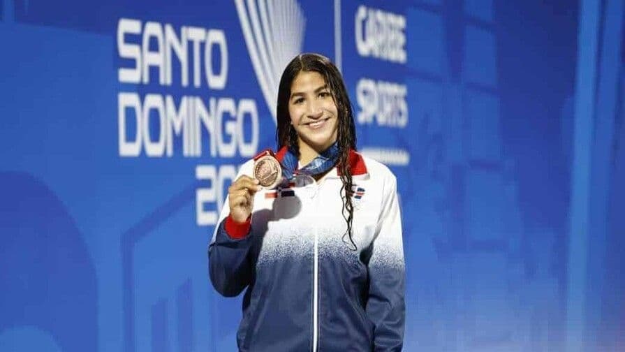 Jiannis Amores elige representar a República Dominicana y gana bronce en natación