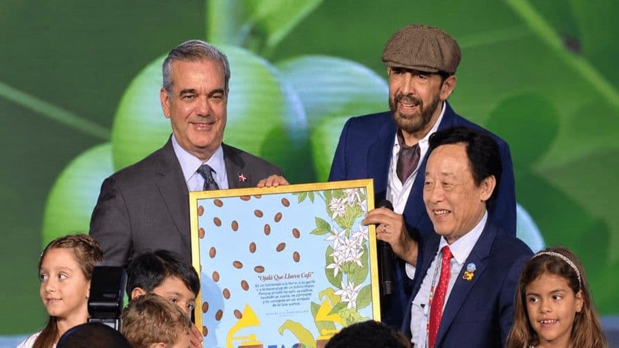 Juan Luis Guerra recibe reconocimiento de la FAO por 'Ojalá que llueva café'