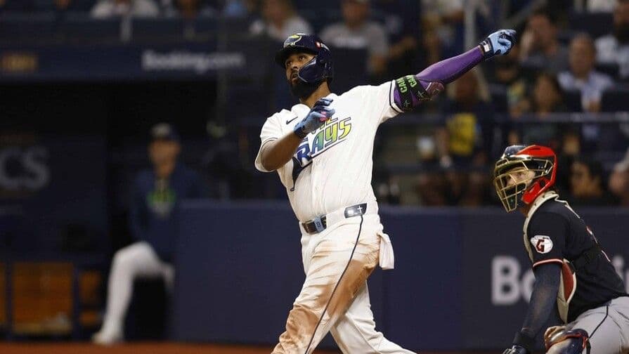 Junior Caminero impacta con jonrón en práctica previa a la Serie Mundial