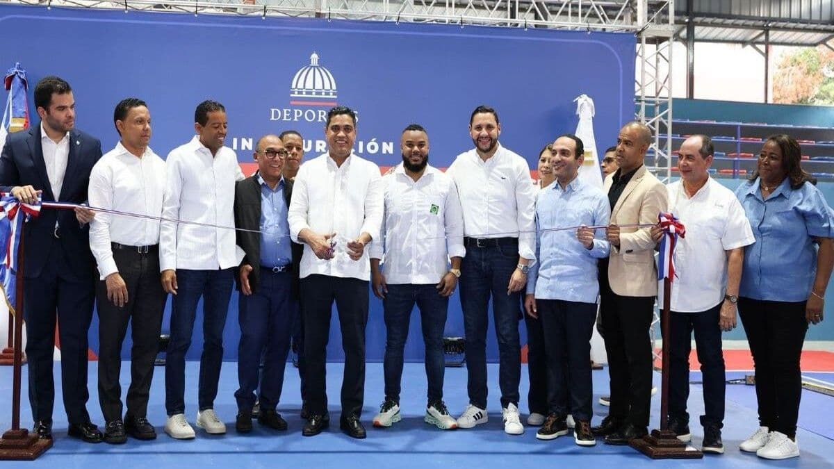 Ministro Kelvin Cruz inaugura multiuso en sector Honduras