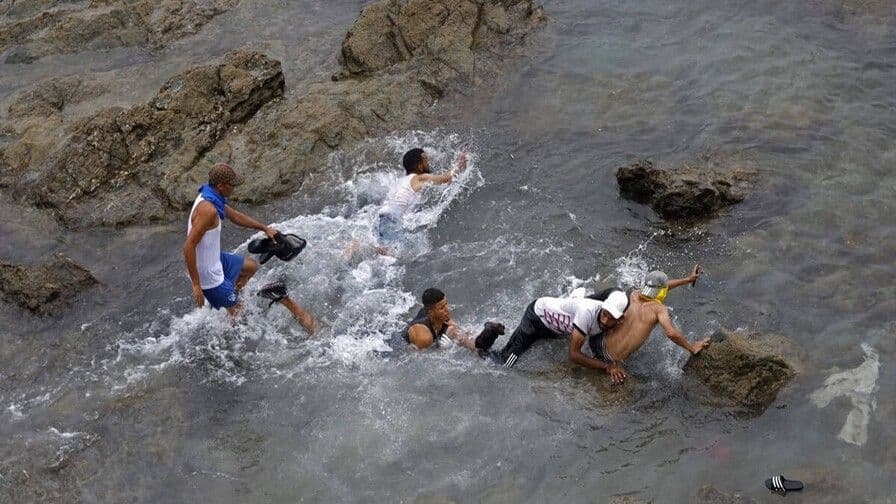 Crisis migratoria en Ceuta: llegada masiva de migrantes desde Marruecos