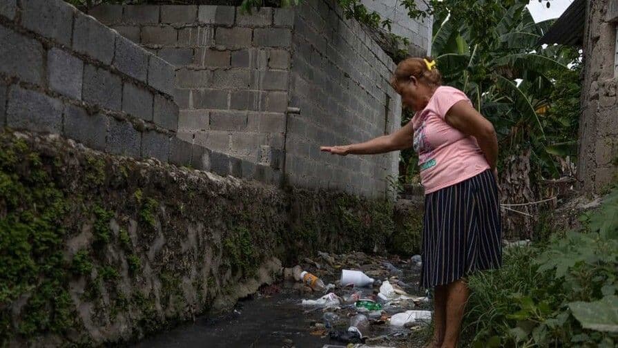 Desafíos de vivir junto a las cañadas en Santo Domingo