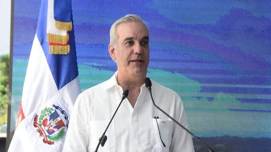 Luis Abinader inaugura puente sobre el río La Leonora en Maimón