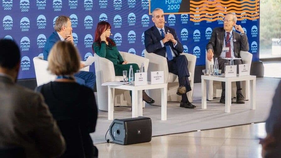Luis Abinader critica el continuismo en América Latina
