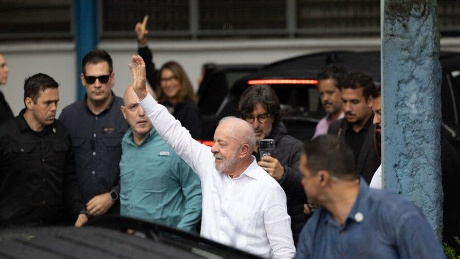 Lula da Silva vota en segunda vuelta electoral en Brasil