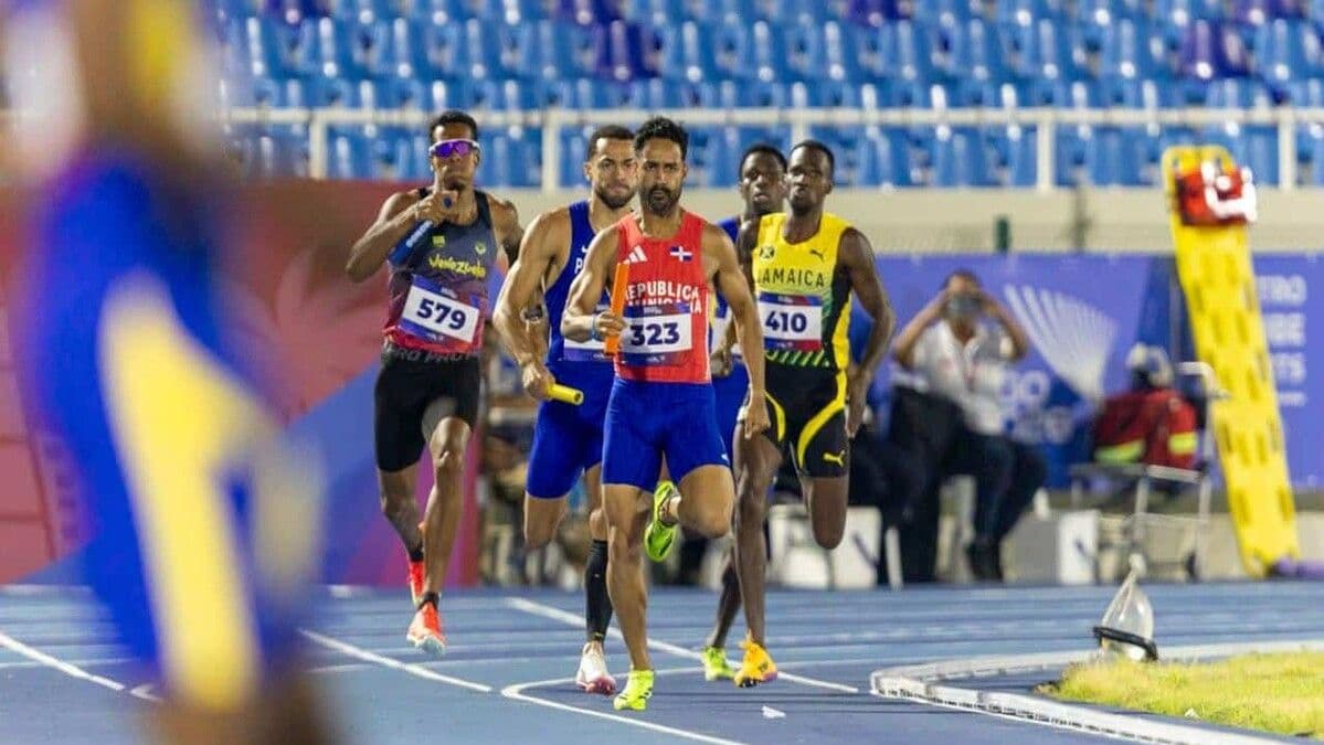 Luguelin Santos gana plata en su regreso a la pista