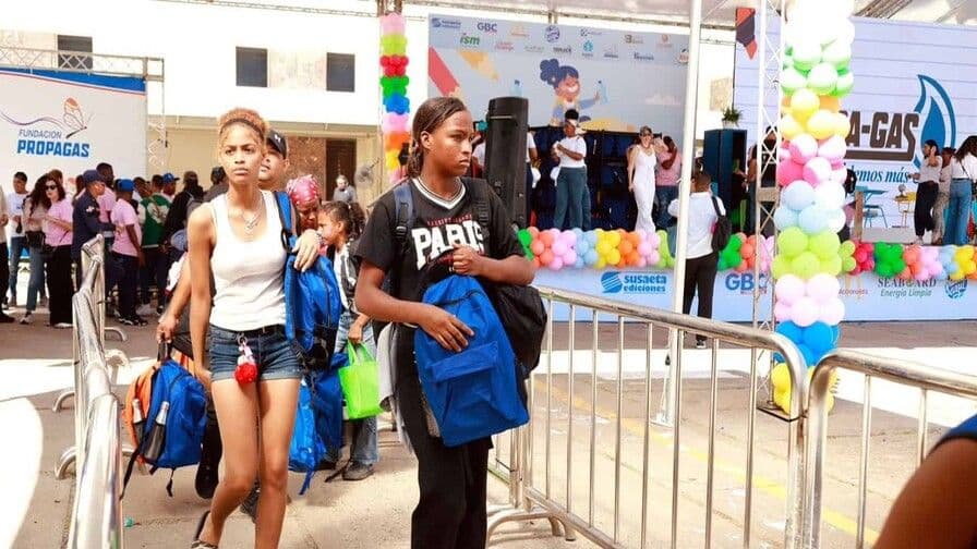 Éxito en la tercera edición de 'Plásticos por Útiles Escolares'