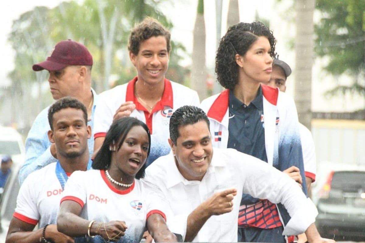Presidente Abinader entrega apartamento a medallista Liranyi Alonso