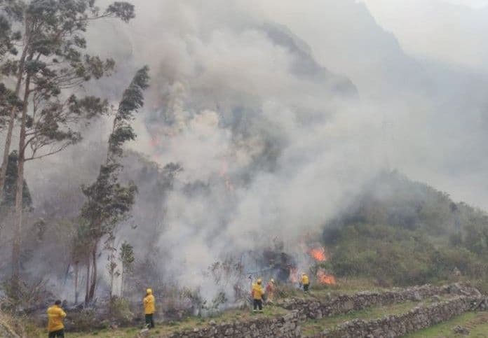 Incendio forestal en Machu Picchu afecta hectáreas de bosque primario