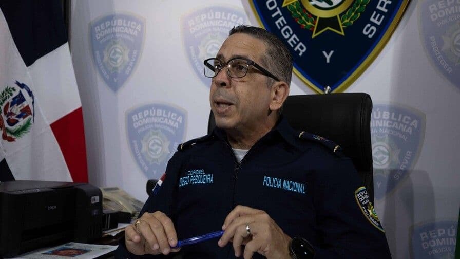 Continúa la búsqueda de hombre acusado de apuñalar a su hijastro en Santo Domingo