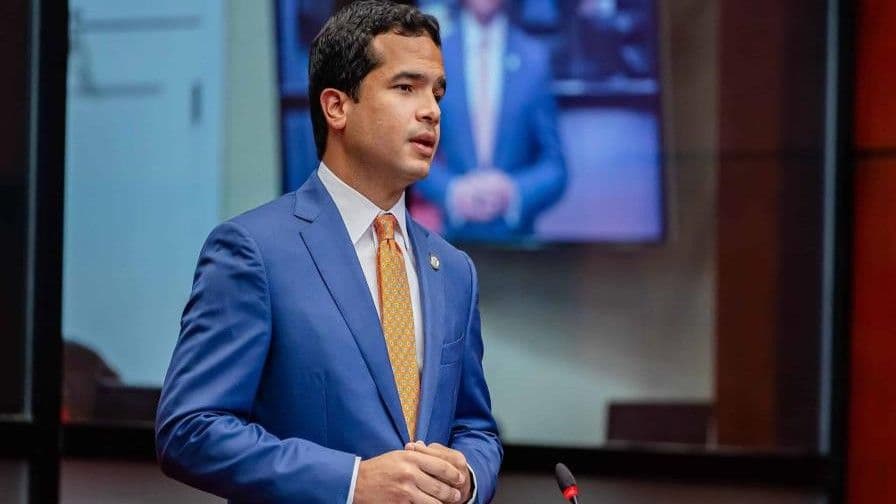 Omar Fernández cuestiona aumento de estudiantes haitianos en escuelas dominicanas