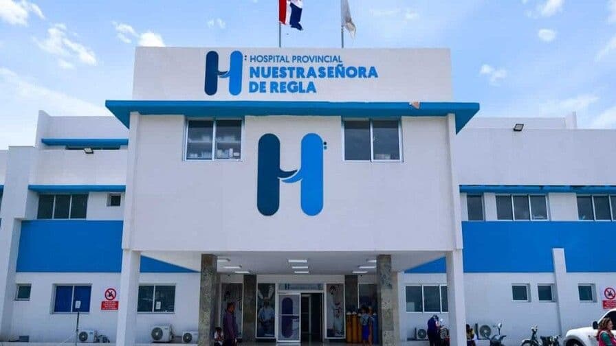 Naufragio de catamarán en Baní deja una víctima mortal y un herido grave