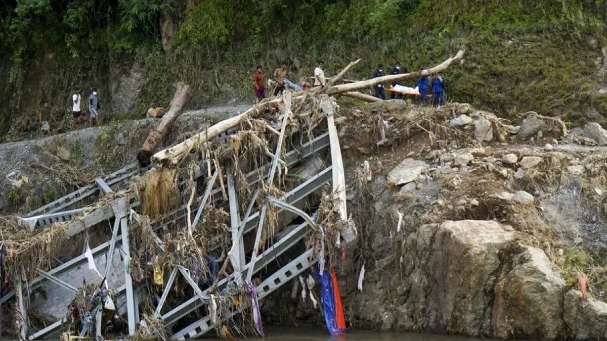 Nepal y China reportan más de mil muertos por riada en zona fronteriza
