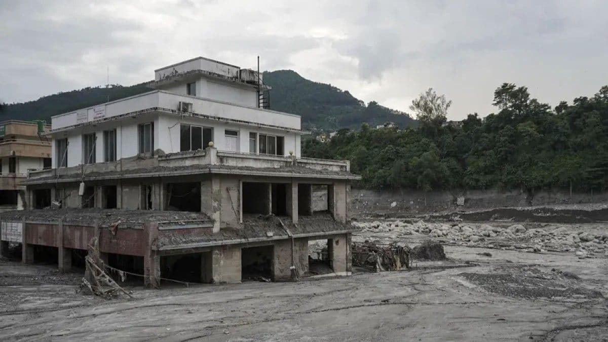 Nepal eleva a 1.295 los muertos por riadas y rescata a dos hombres con vida