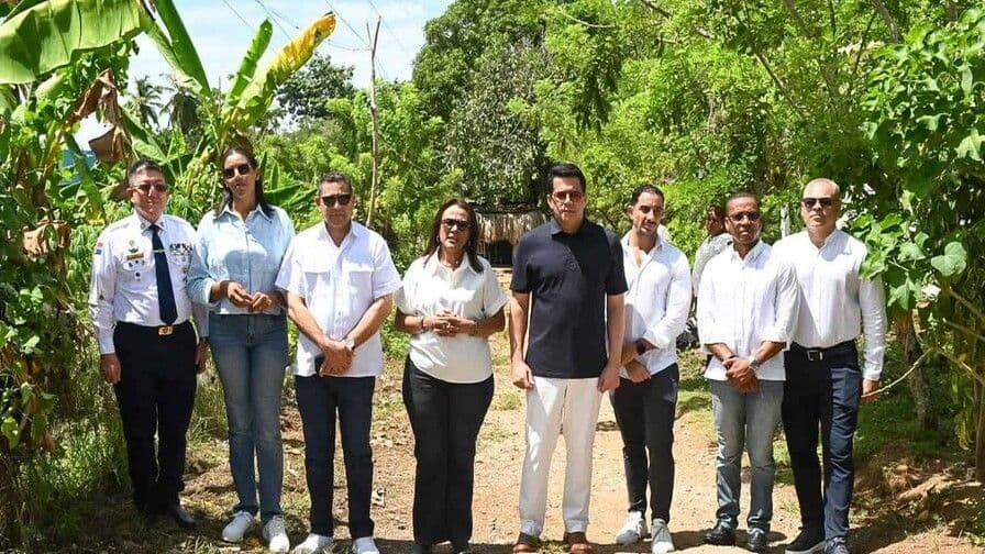 Inician segunda fase de reconstrucción vial en Arroyo Barril con inversión de RD$88 millones