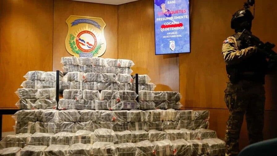 Incautan 555 paquetes de presunta cocaína en Baní