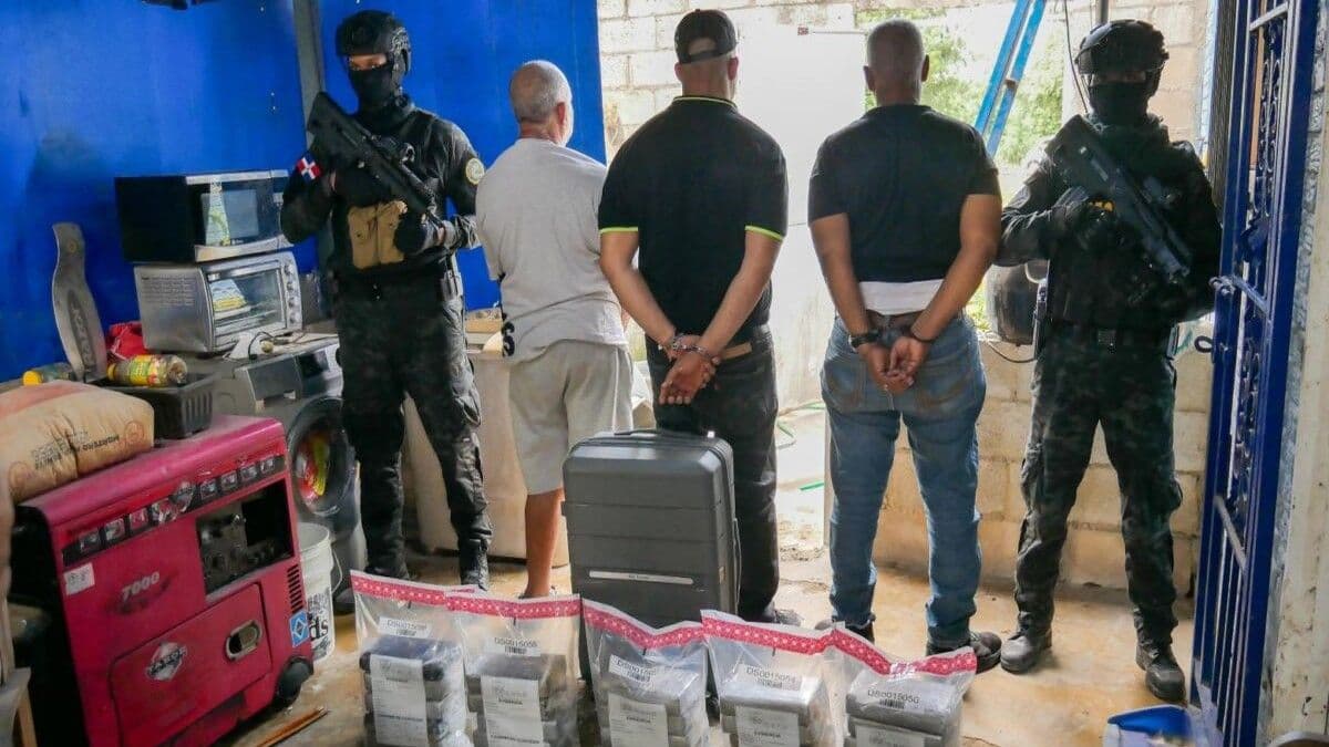 Operativo antinarcótico en San Pedro de Macorís incauta 26 paquetes de cocaína