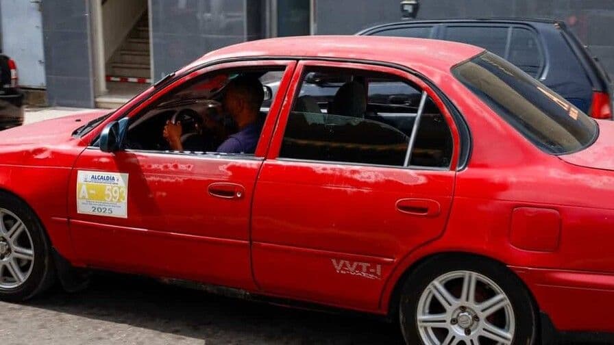 Aumento del pasaje urbano en Santiago a 40 pesos