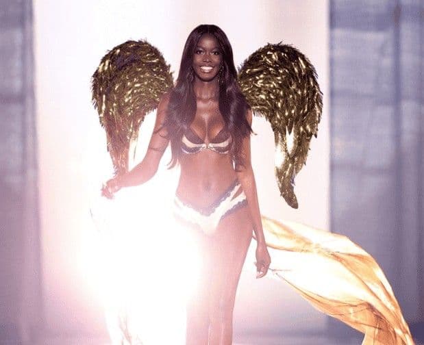 Andreína Martínez destaca en el Victoria's Secret Fashion Show 2026