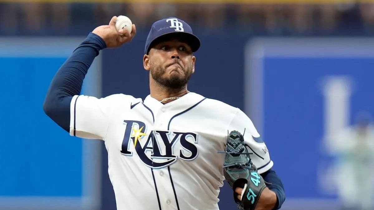 Freddy Peralta busca vencer a los Brewers en el Juego 3 de la Serie Mundial