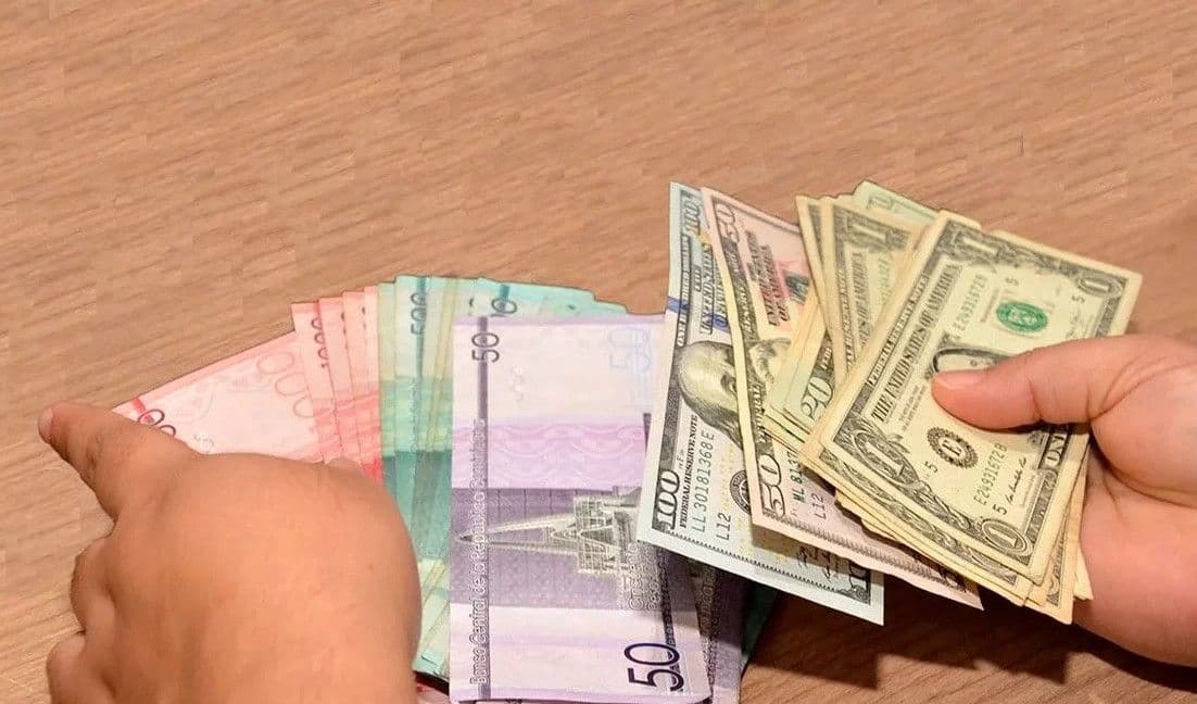 Peso dominicano se fortalece frente al dólar: análisis de sostenibilidad