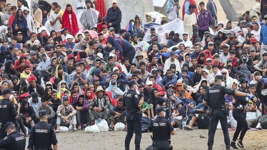 Policía española desmantela redes de tráfico de migrantes en Ceuta