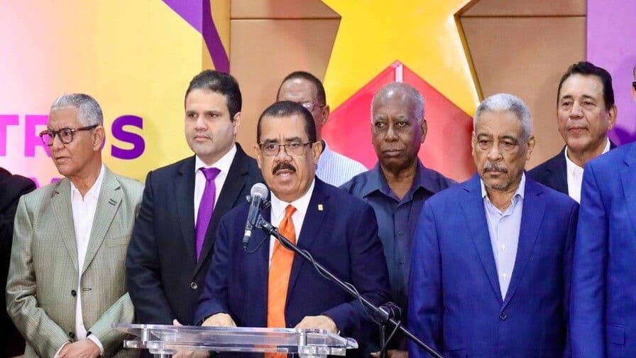 PLD denuncia acumulación de más de 1.5 millones de pollos en granjas