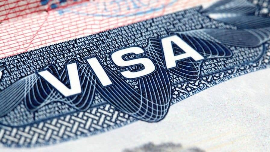 EE.UU. planea revocar visas a solicitantes de asilo