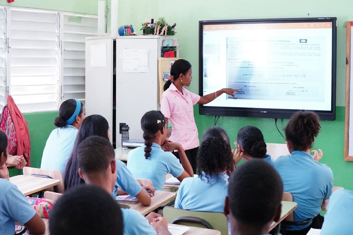 Educación advierte a la ADP sobre reducción de horario escolar