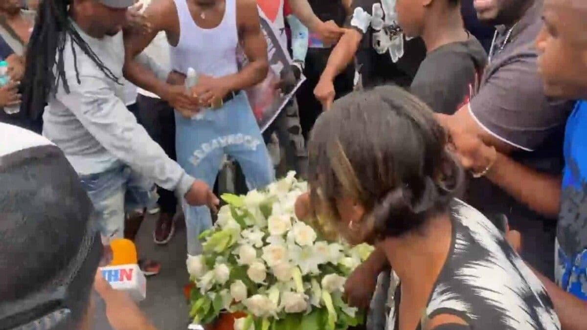 Protestan frente a destacamento policial por muerte de detenido en San Cristóbal