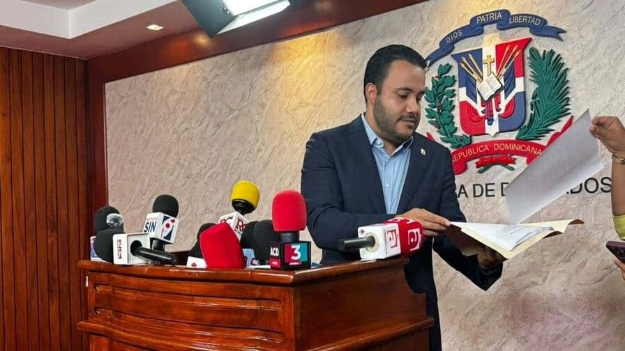 Diputado propone elevar pensiones al 70% del salario