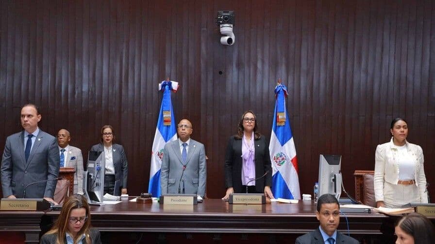 Cámara de Diputados recibe proyectos de ley para regular venta de alcohol