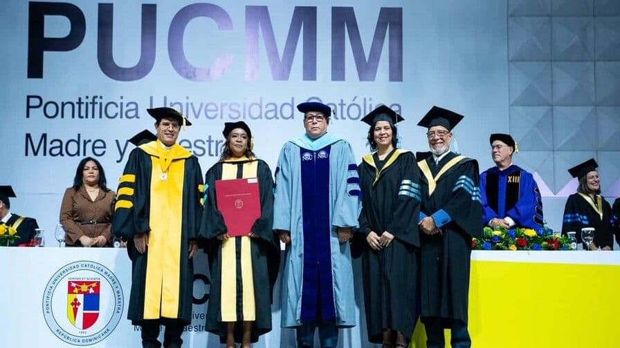 Pucmm celebra graduación y llama a fortalecer políticas educativas