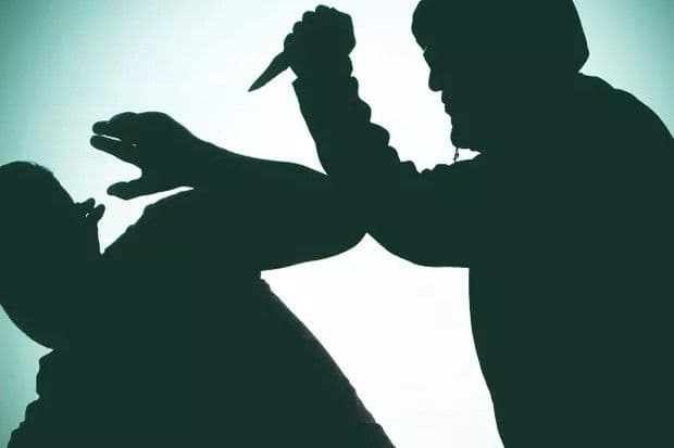 Mujer arrestada por presunto homicidio de su pareja en Los Guaricanos